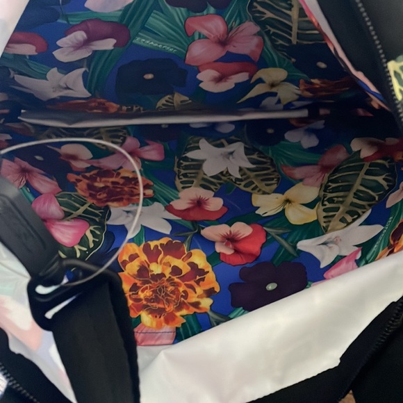 LESPORTSAC Packable Nylon Slim Tote Bag - Picture 8 of 9